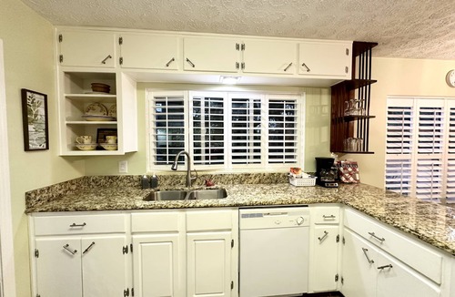 Leesburg House | Lakeview house with old Florida feel close to everything fun in Central Florida
