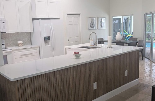Crown Pointe House | Lakeview, Minutes from Beach & 5th Avenue!