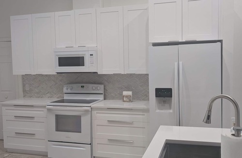 Crown Pointe House | Lakeview, Minutes from Beach & 5th Avenue!