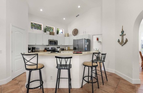 Central Naples House | Lakeview Villa*lovely pool home in gated community