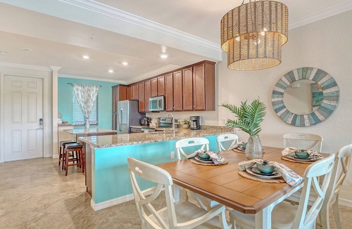 Lakewood Ranch Condo | Lakewood National: Enjoy golf, tennis and swim all winter!