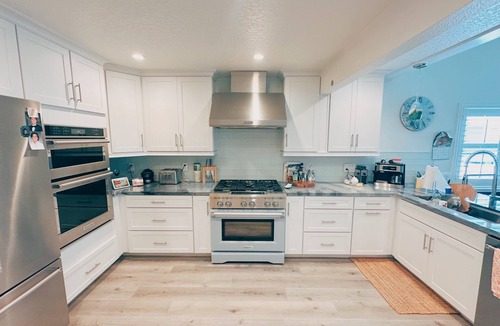 Horton Shores House | LaLa`s Beach Getaway - Spacious 5-bedroom house in charming New Smyrna Beach