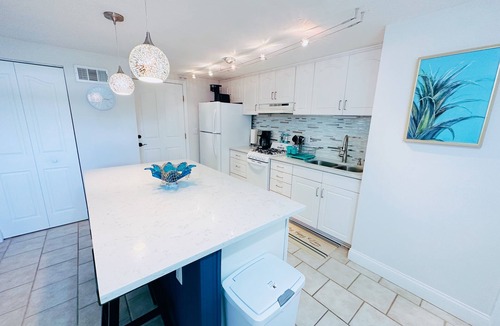 Horton Shores Apartment | LaLa`s Beach House, Two! - Walking Distance to the Beach and Great Shopping!