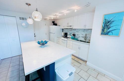 Horton Shores House | LaLa`s Beachside Getaway! 5 BR, Hammocks, Beach!