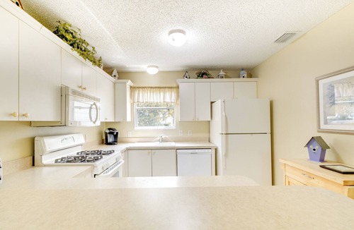 Lynnhaven Cottage | Lanai & Golf Cart: The Villages Vacation Rental!
