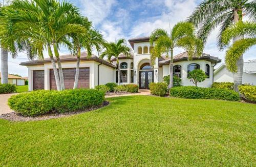 Pelican House | Lanai with Heated Pool at Cape Coral Escape!