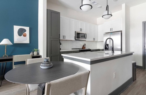 Southbank Apartment | Landing | Amazing 1BD, Pool, Gym