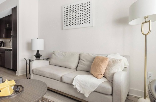 Palmetto Apartment | Landing | Amazing 1BD, Gym, Pool
