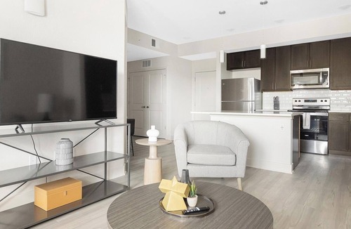 Palmetto Apartment | Landing | Amazing 1BD, Gym, Pool