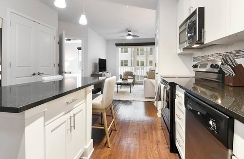 Central Business District Apartment | Landing | Amazing 1BD, Gym, Rooftop Lounge