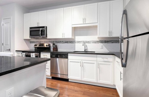Central Business District Apartment | Landing | Amazing 1BD, Gym, Rooftop Lounge