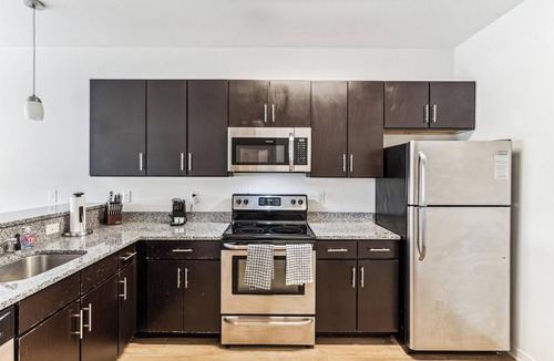 Eden Apartment | Landing | Amazing 1BD, Pool, Clubhouse