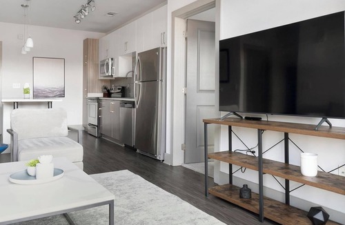 Home Park Apartment | Landing | Amazing 2BD, Clubhouse, Pool