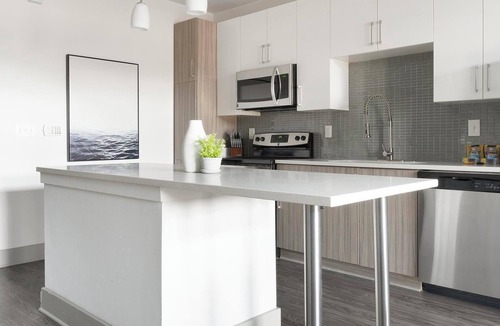 Home Park Apartment | Landing | Amazing 2BD, Clubhouse, Pool
