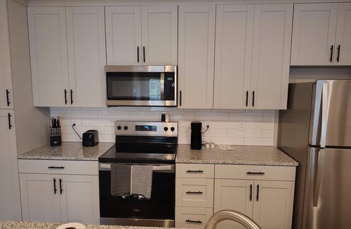 Newberry Apartment | Landing | Amazing 2BD, Gym, Pool