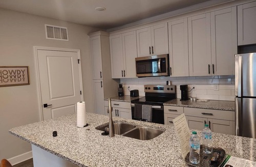 Newberry Apartment | Landing | Amazing 2BD, Gym, Pool