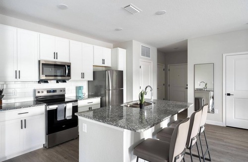 Port Malabar Apartment | Landing | Amazing 2BD, Gym, Pool