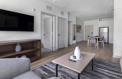 Jacksonville Apartment | Landing at Palmhouse - 1 Bedroom in Rolling Hills