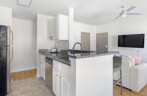 Piedmont Heights Apartment | Landing | Beautiful 1BD, Pool, Courtyard
