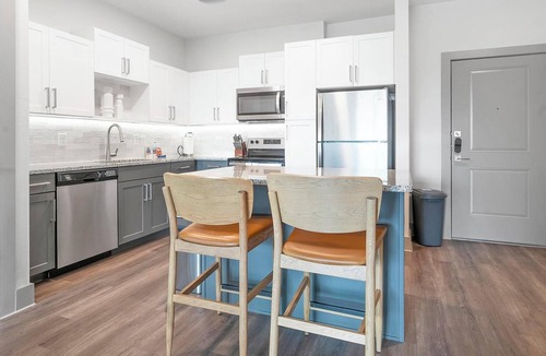 Sanford Apartment | Landing | Beautiful 1BD, Pool, Gym