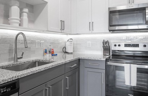 Sanford Apartment | Landing | Beautiful 1BD, Pool, Gym