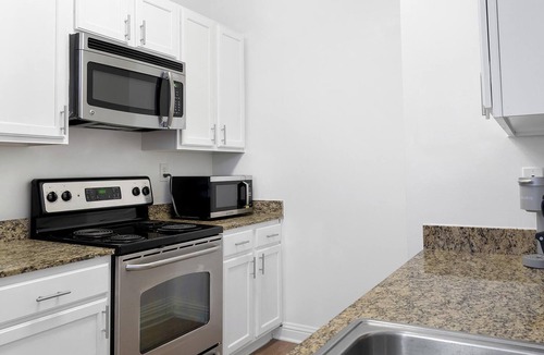 Buckhead Apartment | Landing | Beautiful 1BD, Yoga Studio, Tennis Court