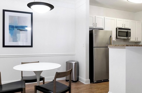 Buckhead Apartment | Landing | Beautiful 1BD, Yoga Studio, Tennis Court