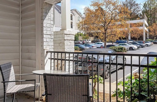 Buckhead Apartment | Landing | Beautiful 1BD, Yoga Studio, Tennis Court