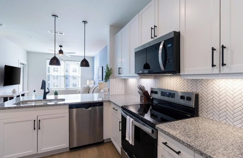 Freeport Apartment | Landing | Beautiful 1BD, Yoga Studio, Pool