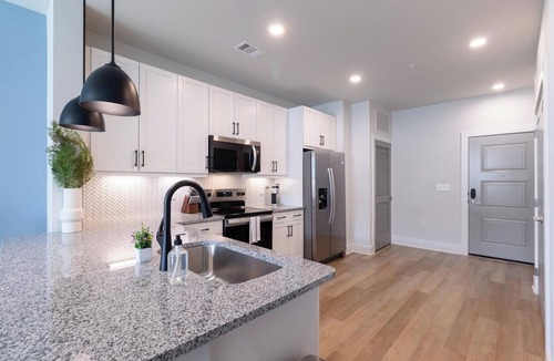 Freeport Apartment | Landing | Beautiful 1BD, Yoga Studio, Pool