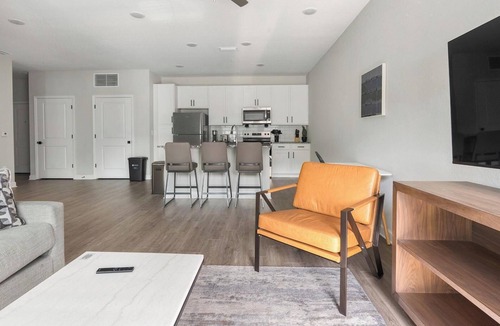 Port Malabar Apartment | Landing | Beautiful 1BD, Gym, Pool