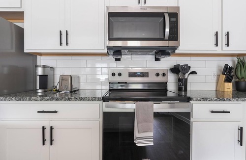 Port Malabar Apartment | Landing | Beautiful 1BD, Gym, Pool
