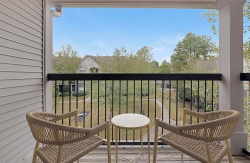 Stockbridge Apartment | Landing | Beautiful 2BD, Gym, Clubhouse