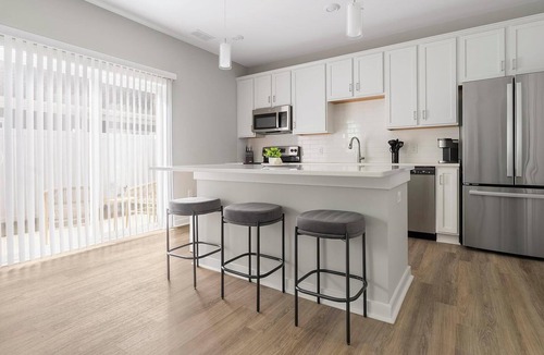 Newell Apartment | Landing | Beautiful 2BD, Gym, Courtyard