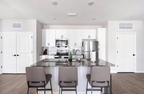 Port Malabar Apartment | Landing | Beautiful 2BD, Gym, Pool