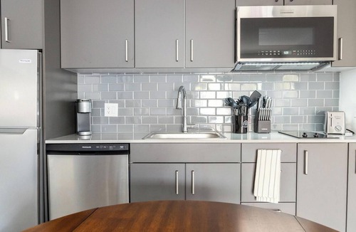 Golden Gate Apartment | Landing | Beautiful Studio, Courtyard, Clubhouse