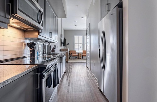 Hitch Village - Fred Wessels Homes Apartment | Landing | Beautiful Studio, Clubhouse, Courtyard