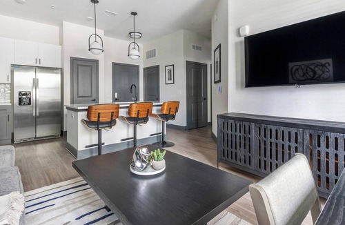 Southbank Apartment | Landing | Beautiful 1BD, Pool, Rooftop Lounge