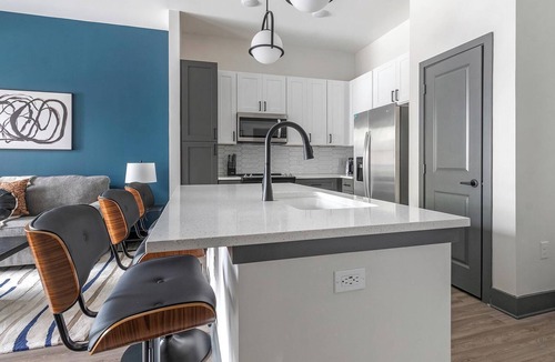 Southbank Apartment | Landing | Beautiful 1BD, Pool, Rooftop Lounge