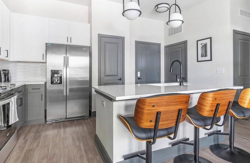 Southbank Apartment | Landing | Beautiful 1BD, Pool, Rooftop Lounge