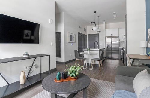 Southbank Apartment | Landing | Beautiful 1BD, Gym, Pool