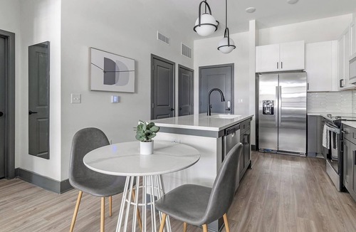 Southbank Apartment | Landing | Beautiful 1BD, Gym, Pool
