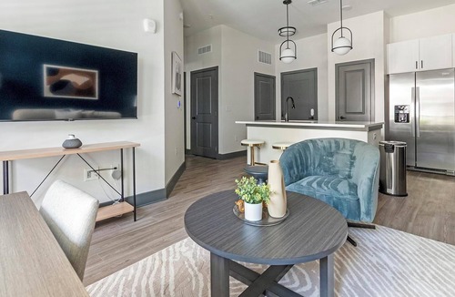 Southbank Apartment | Landing | Beautiful 1BD, Pool, Rooftop Lounge