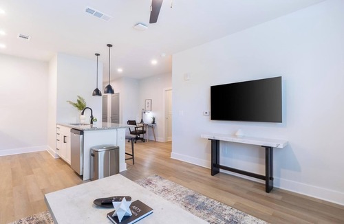 Freeport Apartment | Landing | Chic 1BD, Clubhouse, Yoga Studio