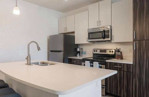 Fairvilla Apartment | Landing | Chic 1BD, Gym, Clubhouse