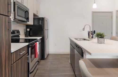 Fairvilla Apartment | Landing | Chic 1BD, Gym, Clubhouse