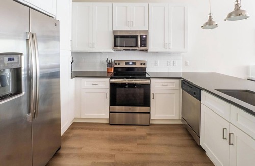 Charleston Apartment | Landing | Chic 1BD, Pool, Gym