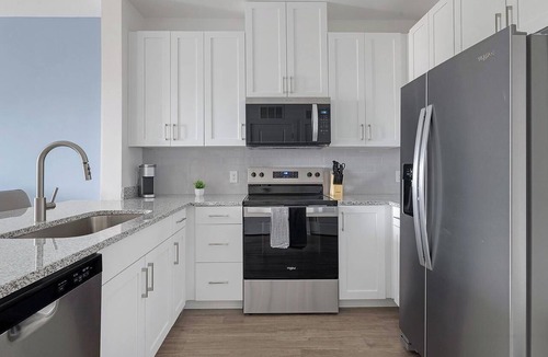 Rome Apartment | Landing | Chic 1BD, Pool, Gym