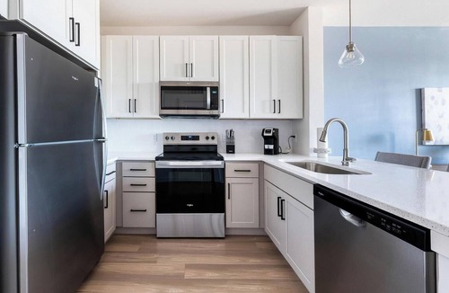 Downtown Knoxville Apartment | Landing | Chic 1BD, Pool, Game Room