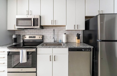 Northwest Pensacola Apartment | Landing | Chic 1BD, Rooftop Lounge, Gym